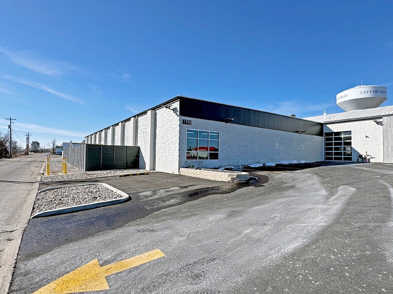 Primary Photo Of 1755 Ford Ln, Saint Charles Showroom For Lease