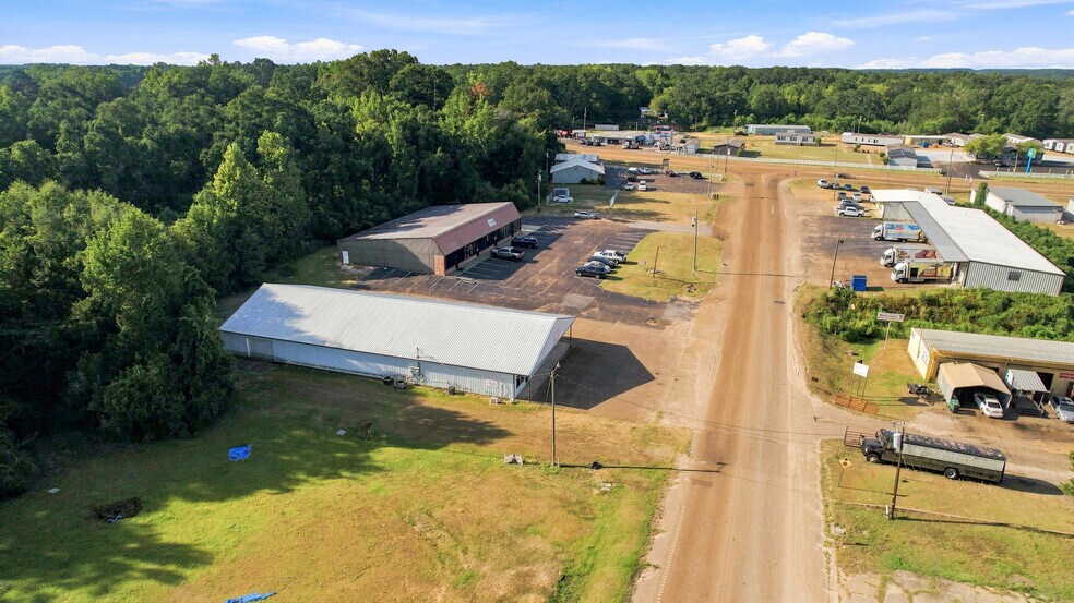 More Photos Of 903 S Locust St, Mccomb Freestanding For Sale