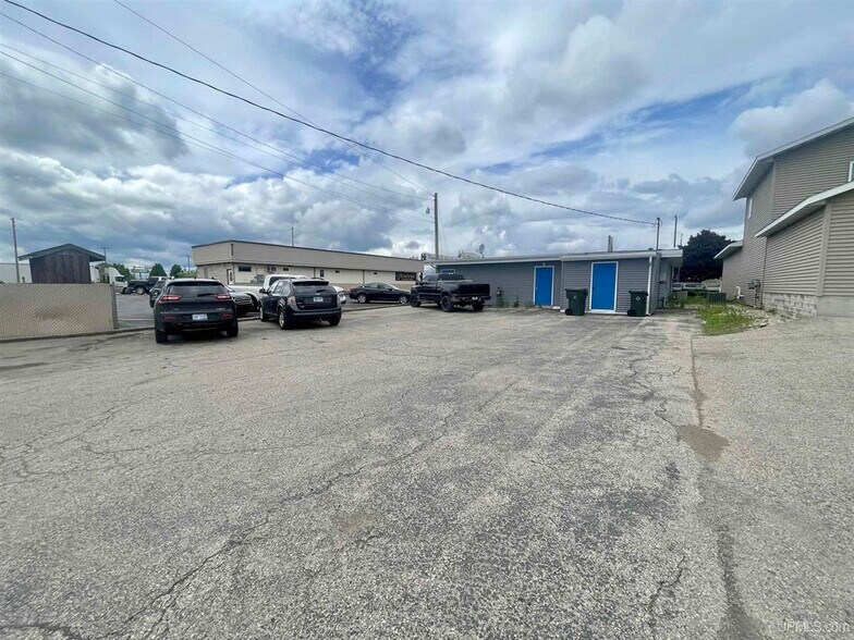 More Photos Of 2209 Ludington St, Escanaba Office For Sale
