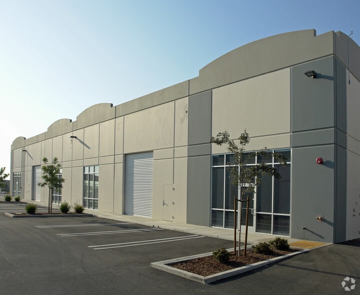 More Photos Of 2220 N MacArthur Dr, Tracy Warehouse For Lease