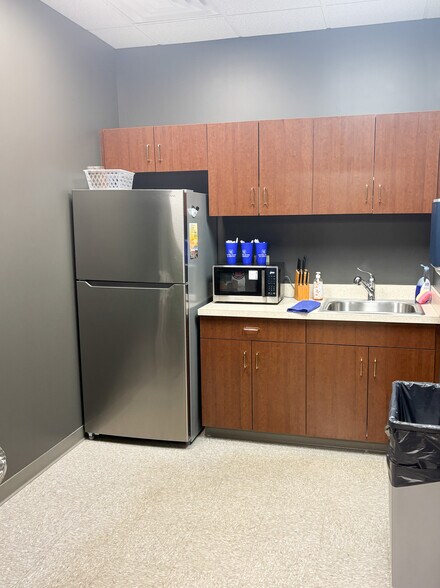 More Photos Of 400 N High St, Muncie Office For Sale