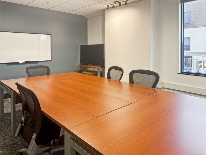 More Photos Of 435-455 Nichols Rd, Kansas City Coworking Space