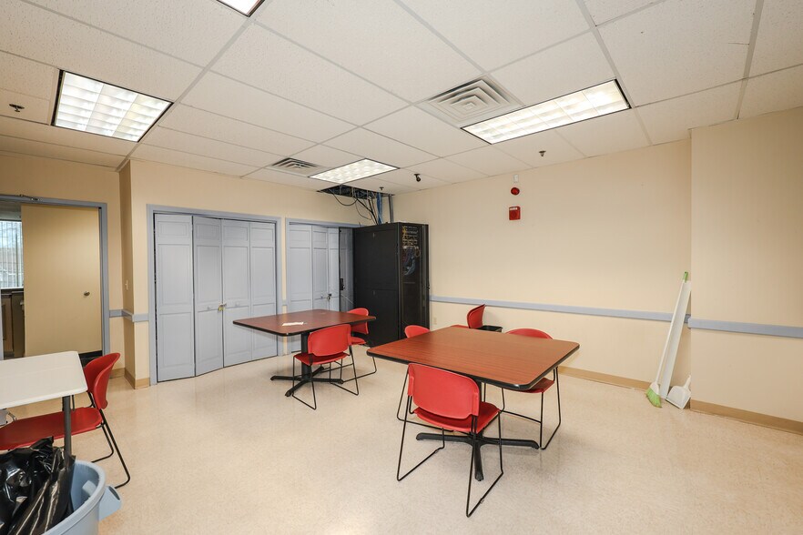 More Photos Of 30 Temple St, Nashua Office For Lease