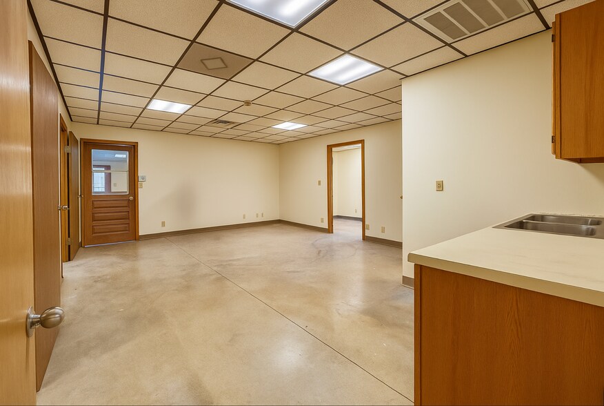 More Photos Of 108 S 109th East Ave, Tulsa Warehouse For Lease
