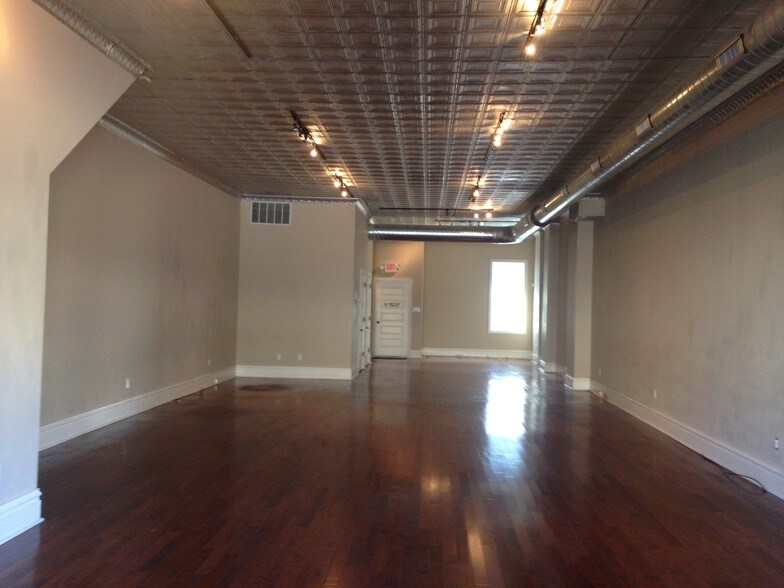 More Photos Of 5874 Delmar Blvd, Saint Louis Storefront Retail Residential For Sale