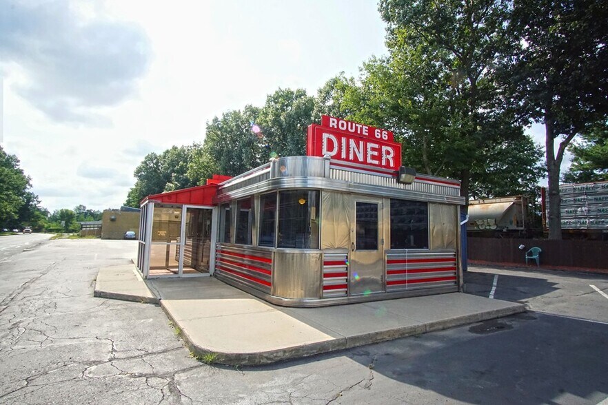 More Photos Of 950 Bay St, Springfield Restaurant For Sale