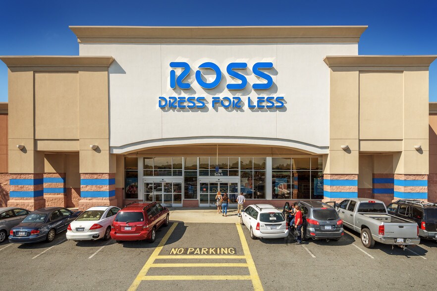 More Photos Of 9905-10101 E Independence Blvd, Matthews Unknown For Lease