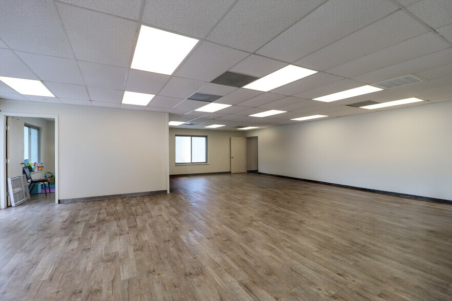 More Photos Of 303 Morrow St, Georgetown Storefront Retail Office For Sale