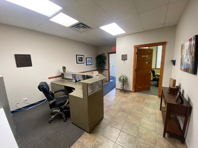 More Photos Of 130 Broadway Blvd, Sherwood Park Office For Sale