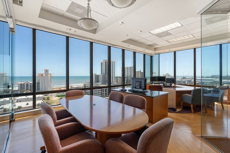 More Photos Of 444 Seabreeze Blvd, Daytona Beach Office For Sale