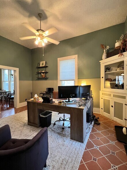 More Photos Of 306 N Austin St, Comanche Office For Sale