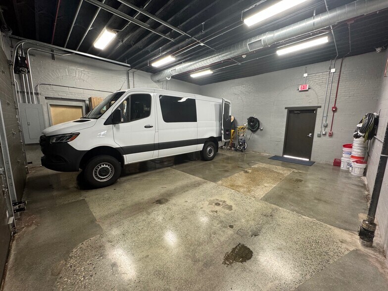 More Photos Of 817 Moody St, Waltham Medical For Lease