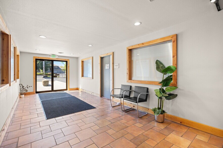 More Photos Of 354 NE Greenwood Ave, Bend Office Residential For Sale