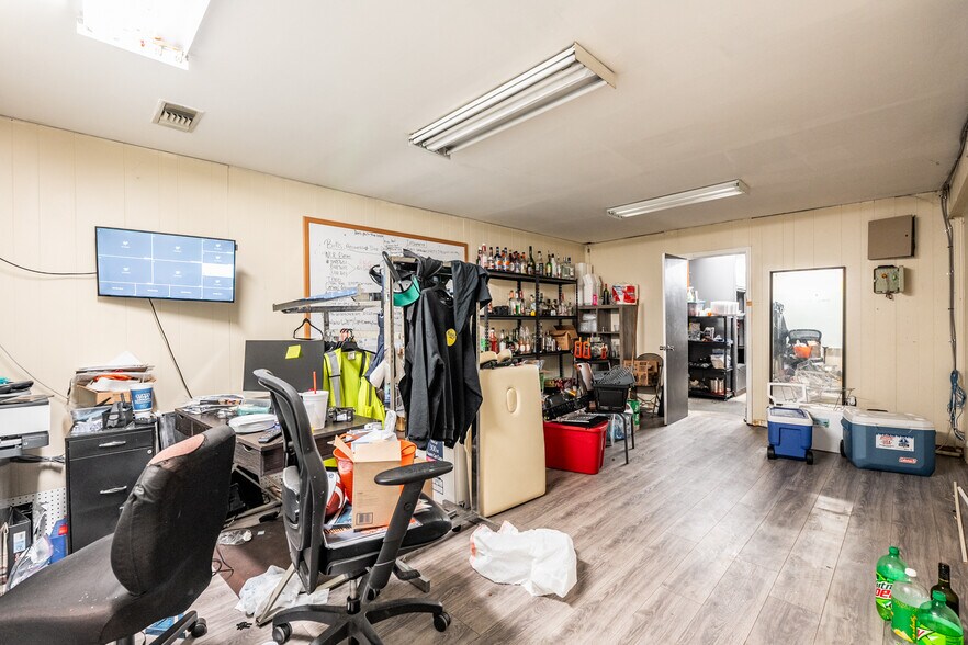 More Photos Of 601 W 4th St, North Little Rock Light Manufacturing For Sale