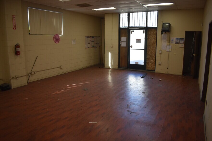 More Photos Of 2416 E 16th St, Los Angeles Manufacturing For Lease