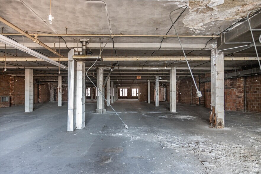 More Photos Of 17-21 N Pearl St, Albany Office For Sale