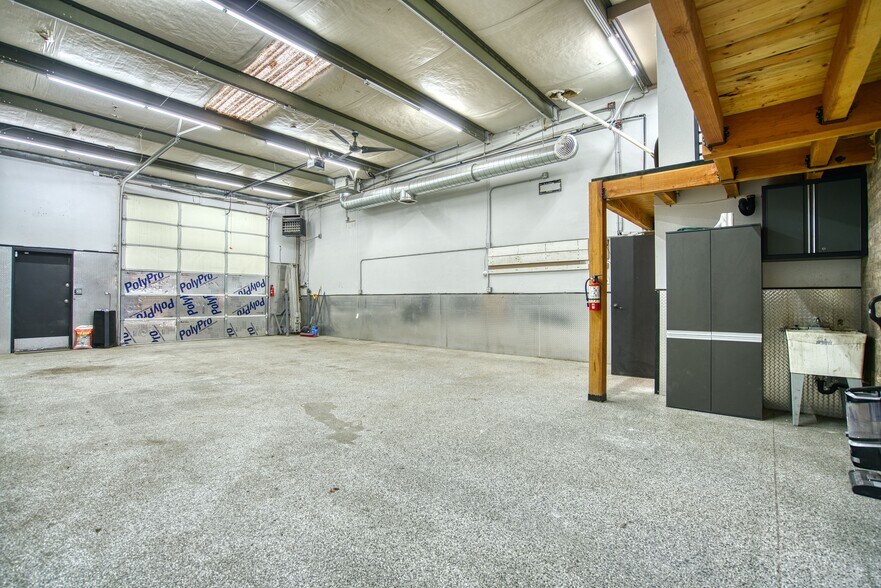 More Photos Of 851 E Hwy 224, Denver Warehouse For Sale
