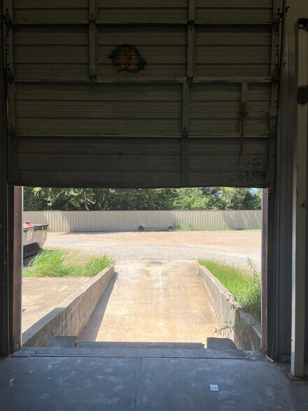 More Photos Of 3105 E Reno Ave, Oklahoma City Warehouse For Lease