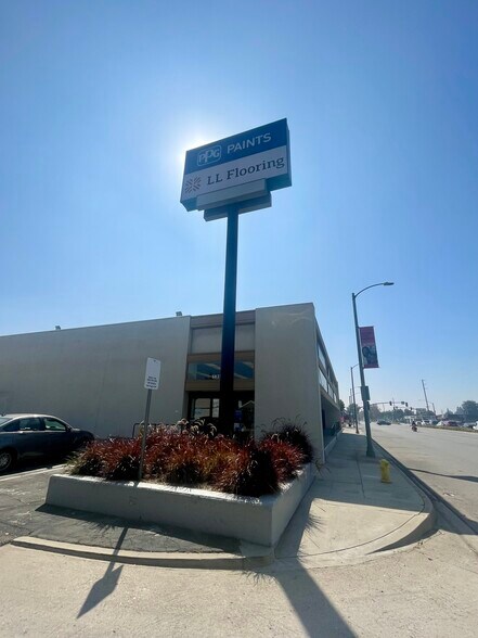More Photos Of 5830-5832 Lakewood Blvd, Lakewood Freestanding For Lease