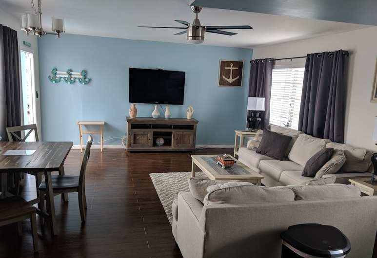 More Photos Of 665 SE 20th Ave, Deerfield Beach Hotel For Sale