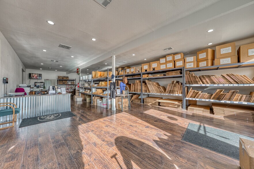 More Photos Of 14802 Lakeshore Dr, Clearlake Storefront For Sale