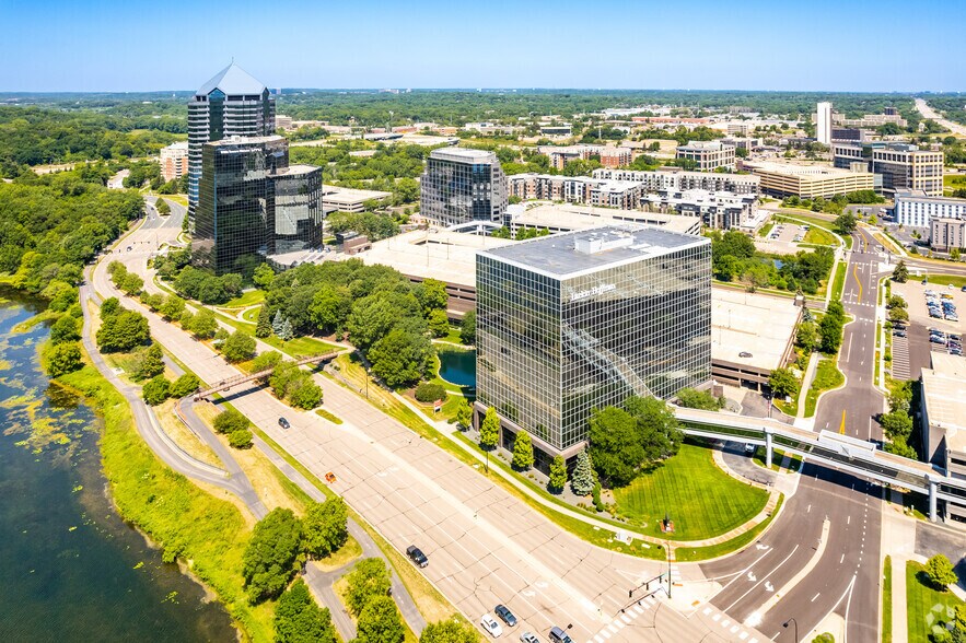 More Photos Of 8400 Normandale Lake Blvd, Bloomington Coworking Space