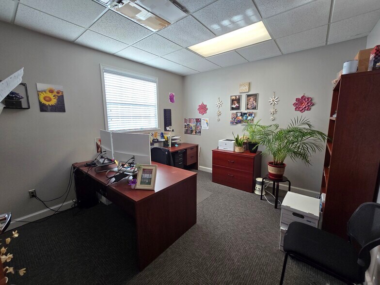 More Photos Of 465 Warren Ave, Longwood Office For Lease