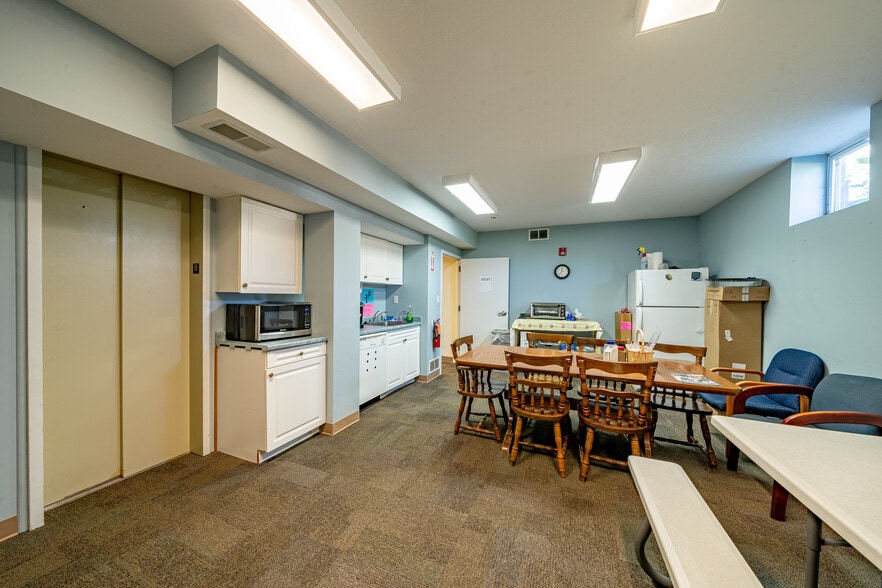 More Photos Of 353 Island Cottage Rd, Rochester Medical For Sale