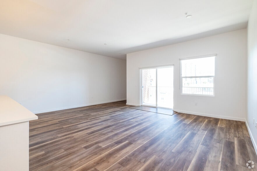 More Photos Of 301 W Roosevelt St, Phoenix Apartments For Lease