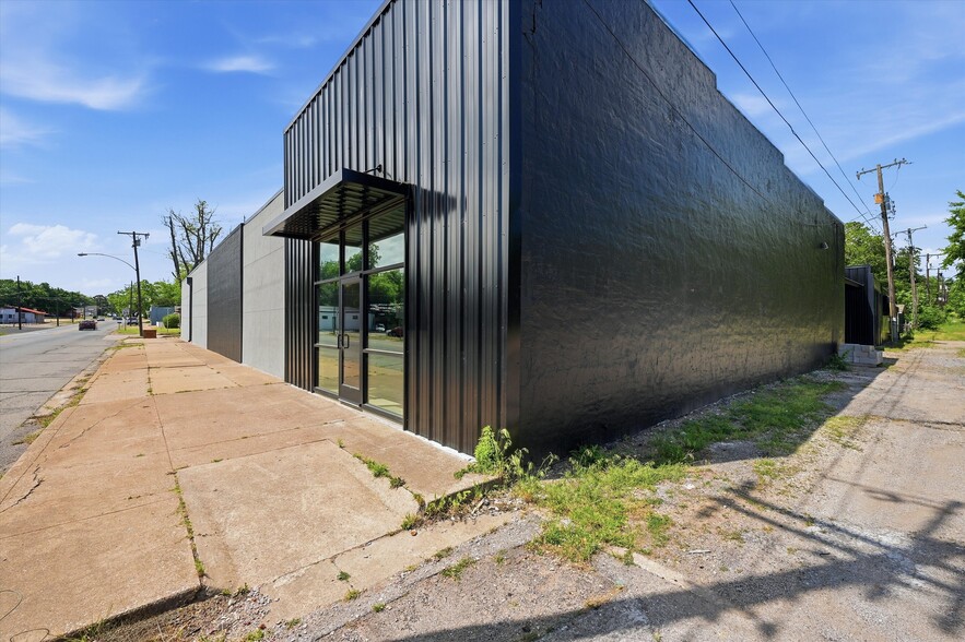 More Photos Of 613 S Armstrong Ave, Denison Warehouse For Sale