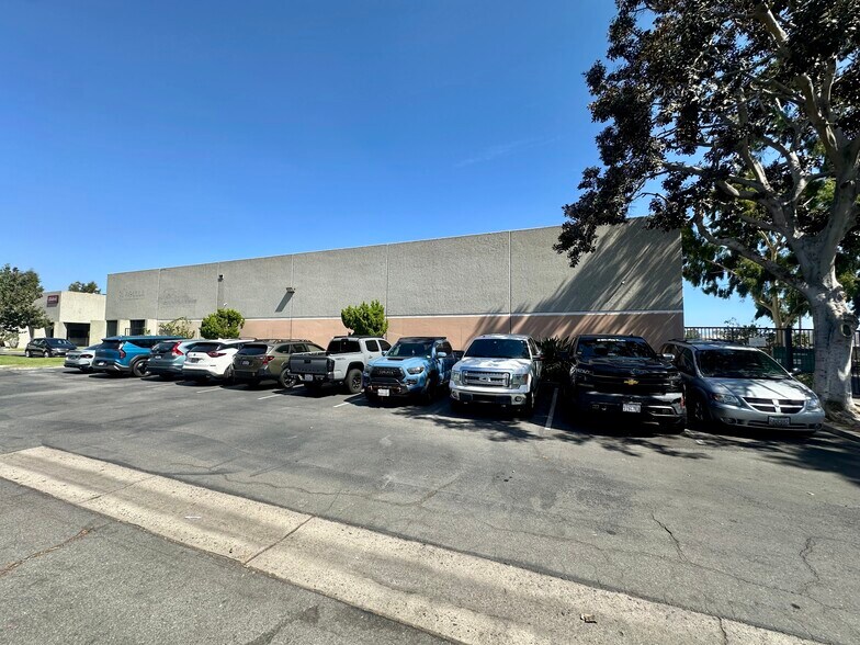 More Photos Of 13854 Bentley Pl, Cerritos Warehouse For Lease