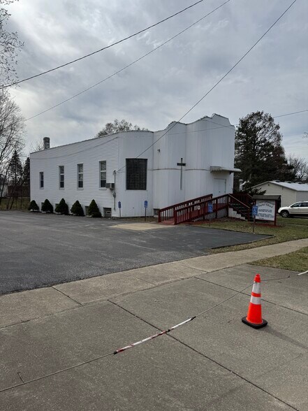 Primary Photo Of 14 Ellenwood Ave, Bedford Religious Facility For Sale