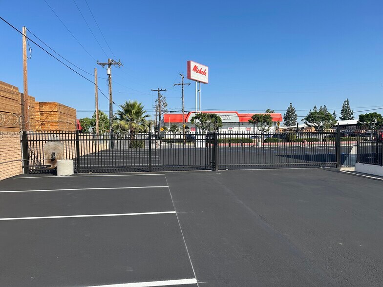 More Photos Of 13467 Dalewood St, Baldwin Park Warehouse For Lease