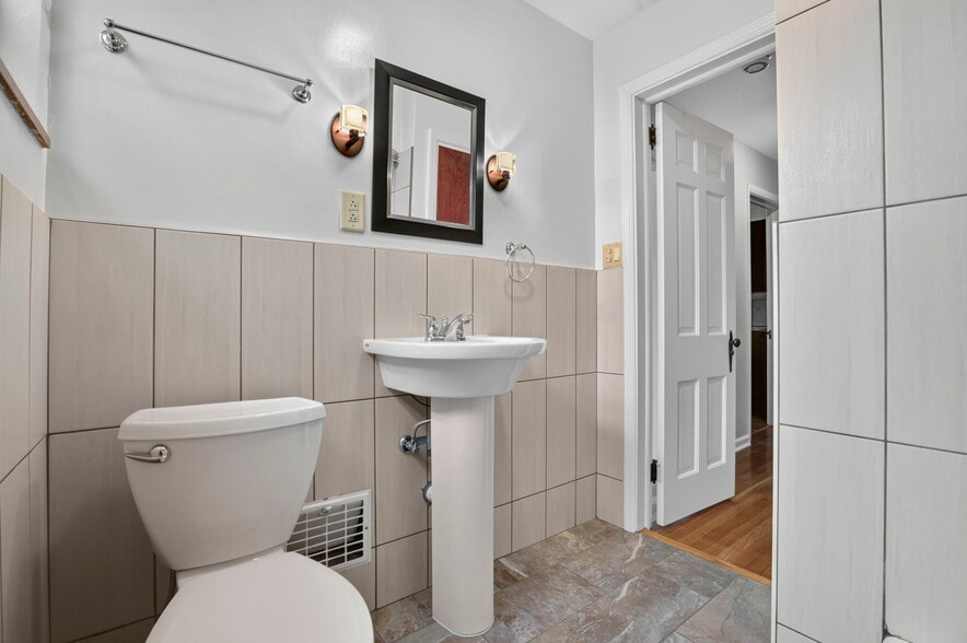 More Photos Of 802 Kenwick Rd, Columbus Apartments For Sale