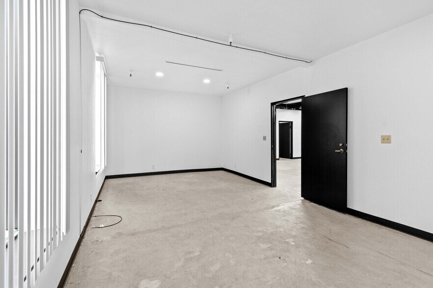 More Photos Of 9036 Winnetka Ave, Northridge Loft Creative Space For Lease