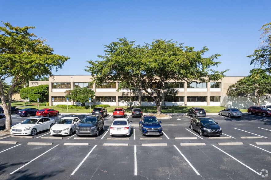 More Photos Of 7771 W Oakland Park Blvd, Fort Lauderdale Office For Lease