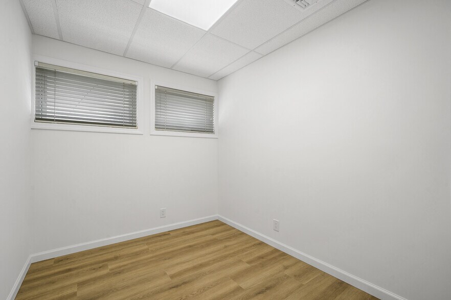 More Photos Of 28 Throckmorton Ln, Old Bridge Medical For Lease