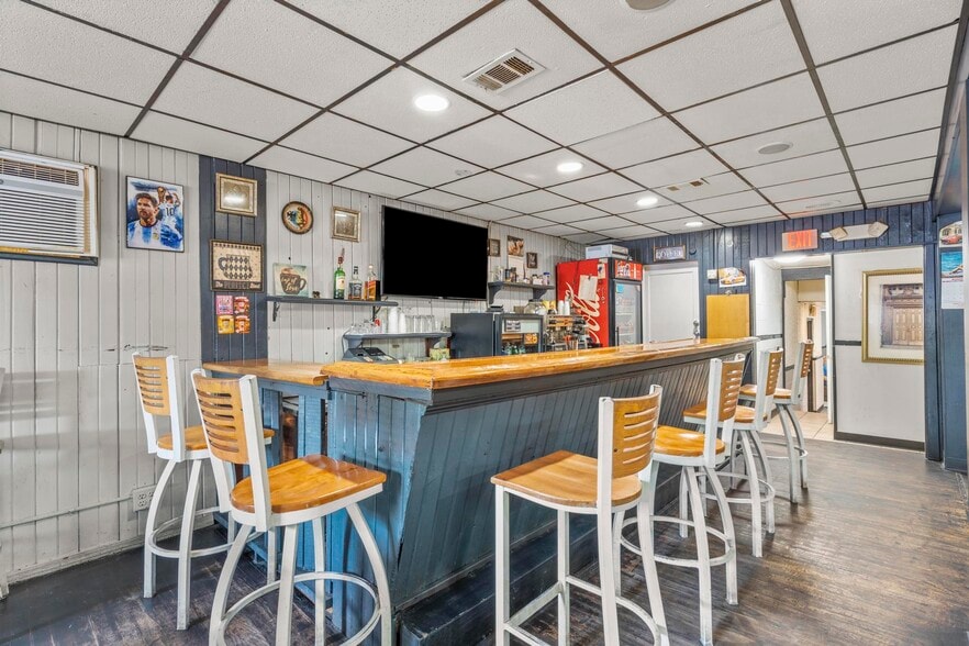 More Photos Of 348 Franklin Ave, Hartford Restaurant For Sale