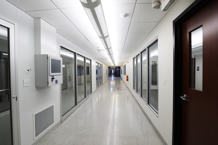 More Photos Of 1034 Pearl St, Brockton Warehouse For Sale