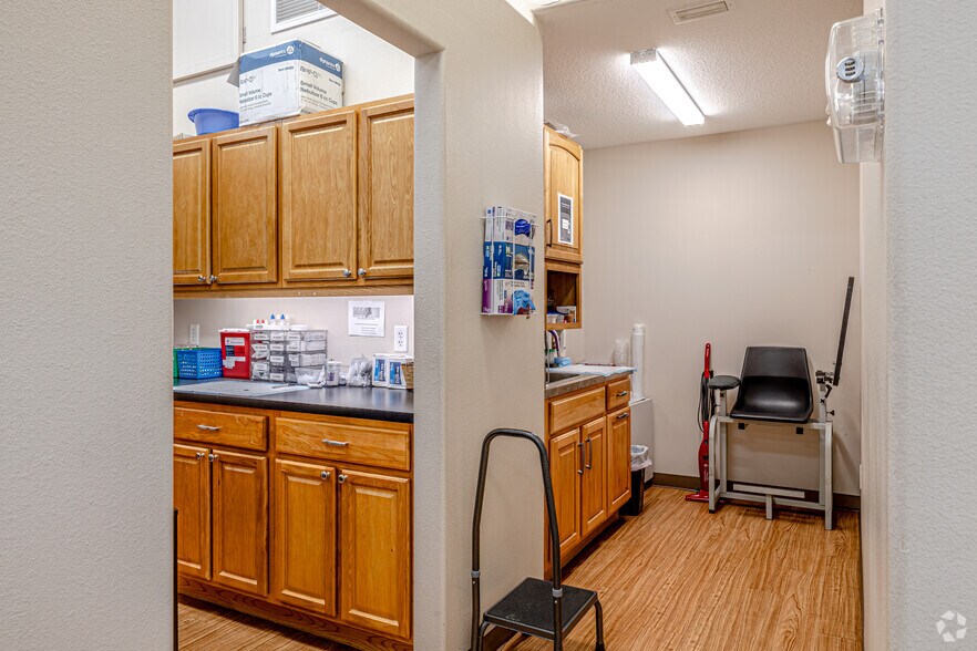 More Photos Of 7177-7201 S George Blvd, Sebring Medical For Sale