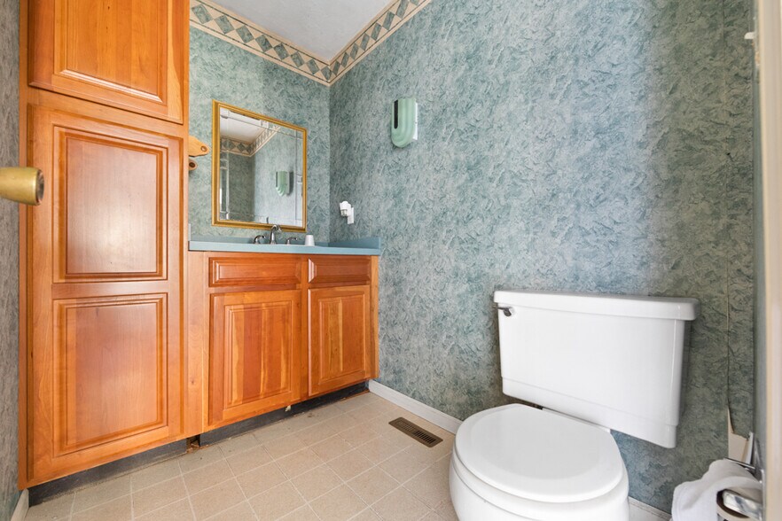 More Photos Of 9233 SR 14, Streetsboro Medical For Sale