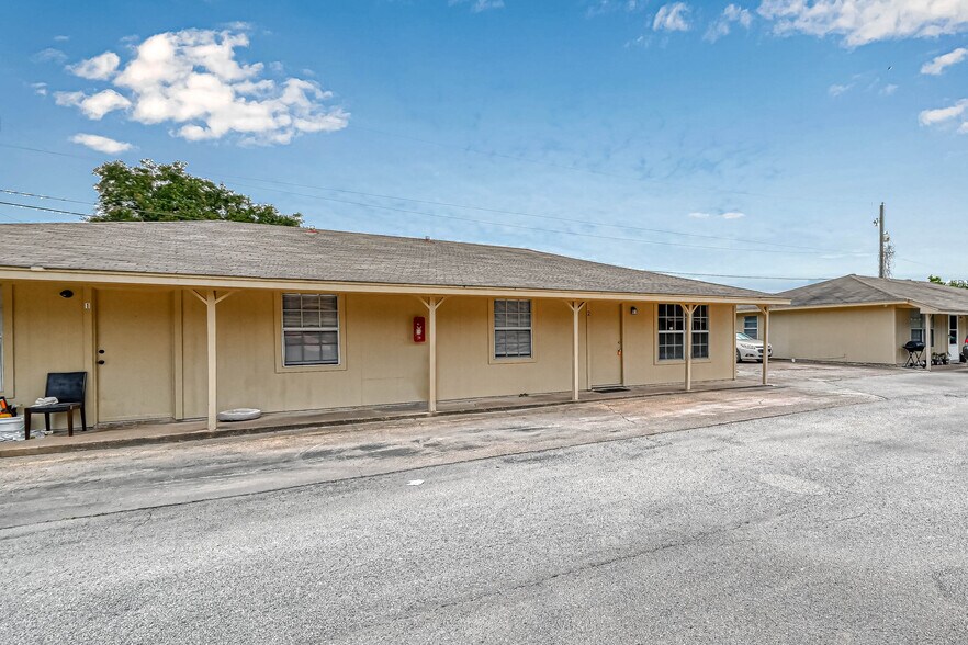 More Photos Of 8430 Round Rock Dr, Houston Apartments For Sale