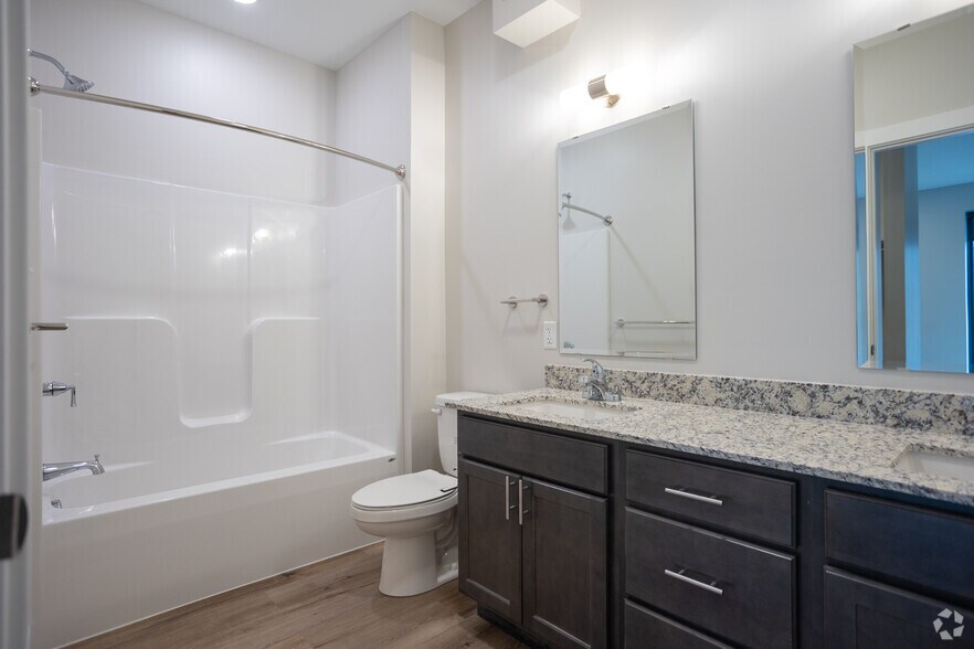 More Photos Of 900 Leonard St NW, Grand Rapids Apartments For Lease