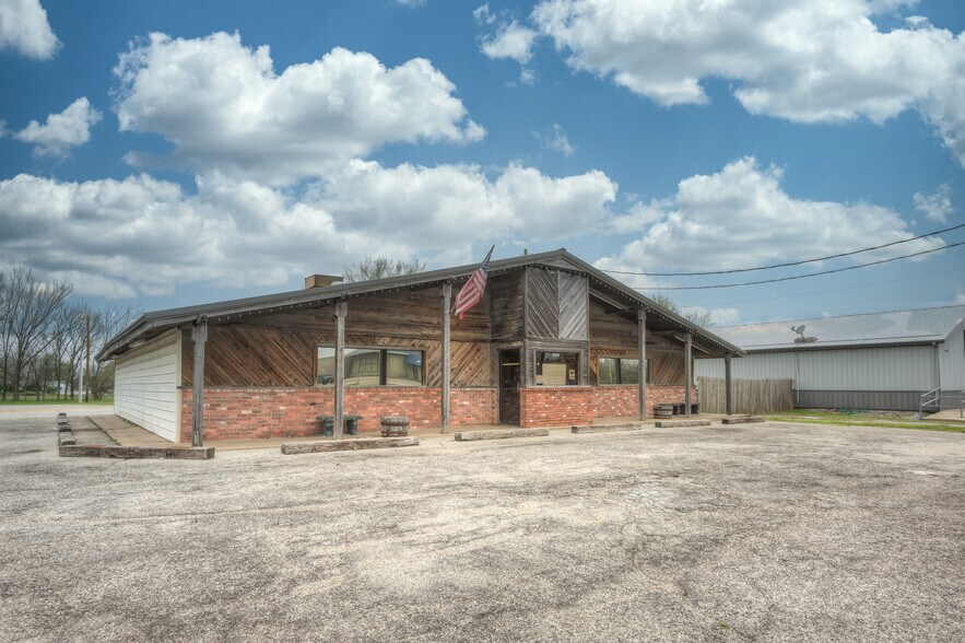 More Photos Of 2447 Military Ave, Baxter Springs Restaurant For Sale