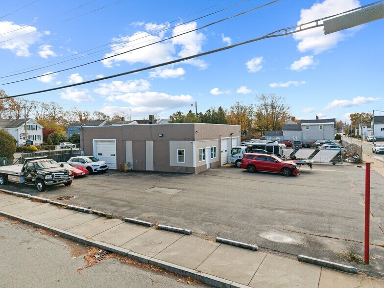 More Photos Of 98 Middle St, Fairhaven Service For Sale