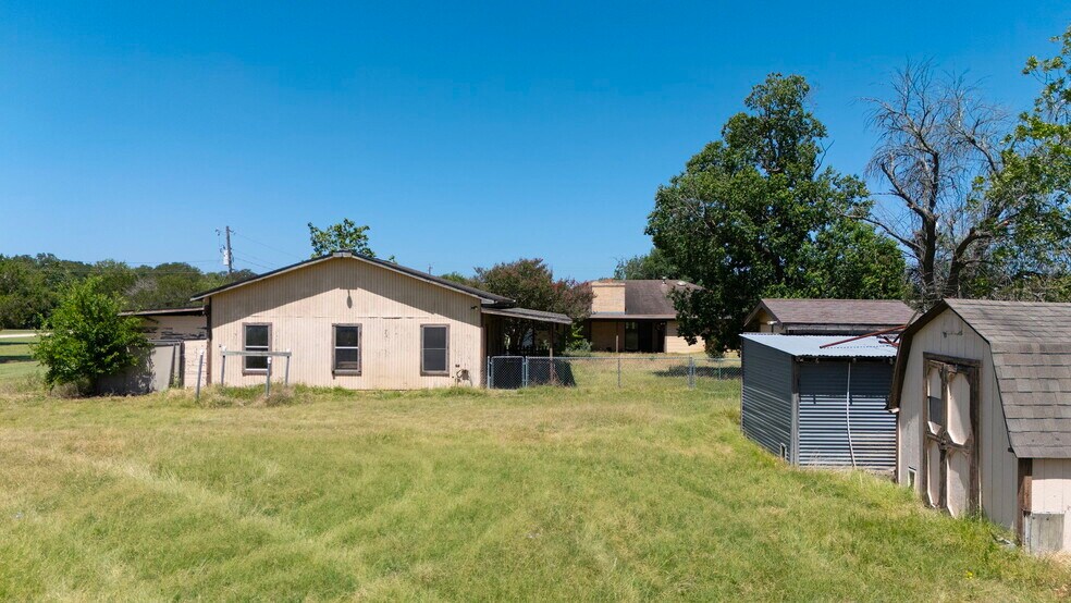 More Photos Of 12409 Lowden Ln, Manchaca Flex For Sale
