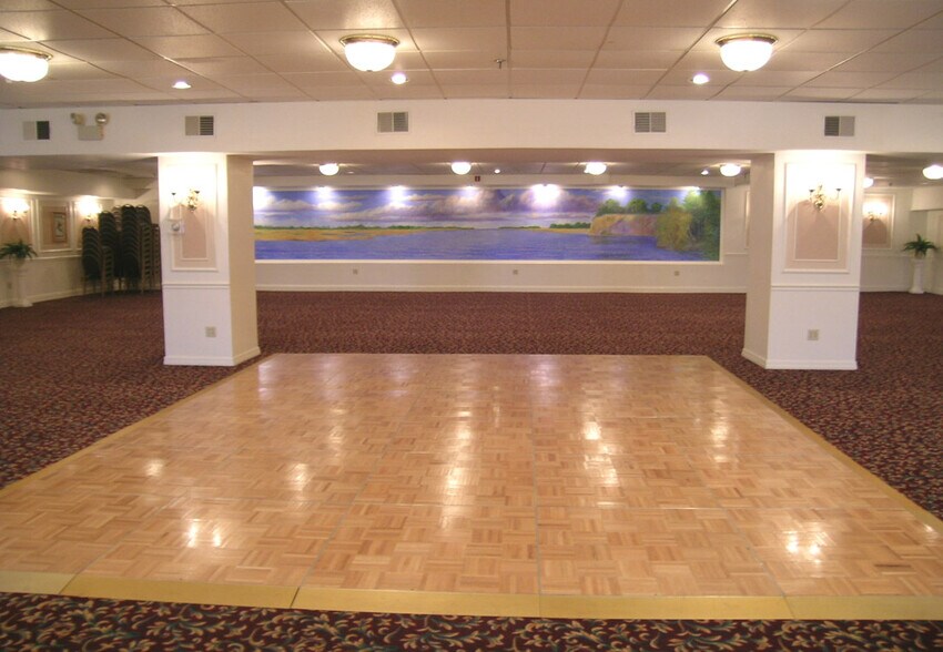 More Photos Of 100 Trowbridge Rd, Bourne Hospitality For Sale