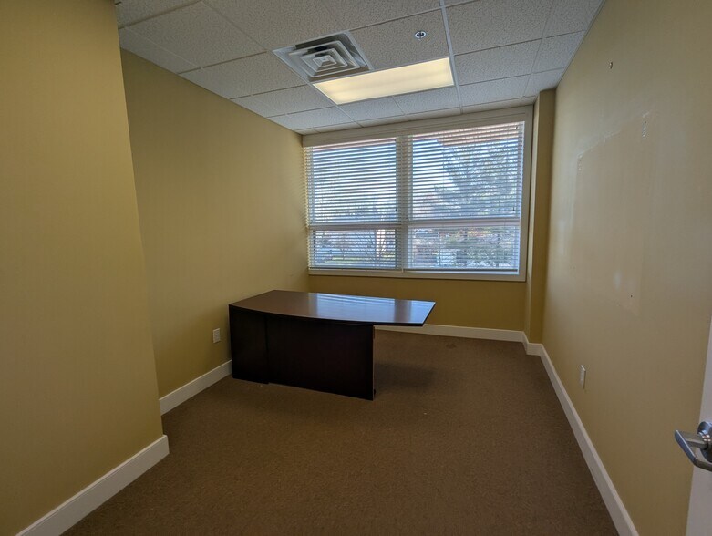 More Photos Of 1243 Easton Rd, Warrington Unknown For Lease