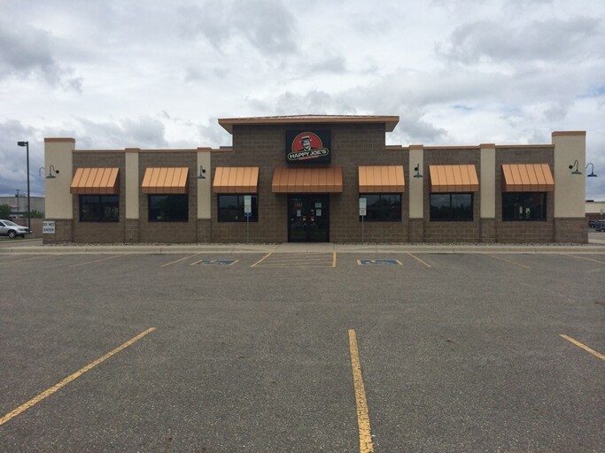 More Photos Of 1450 13th Ave E, West Fargo Restaurant For Lease