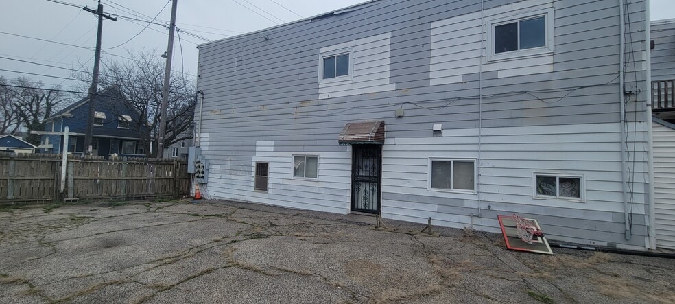 More Photos Of 3229 W 73rd St, Cleveland General Retail For Lease